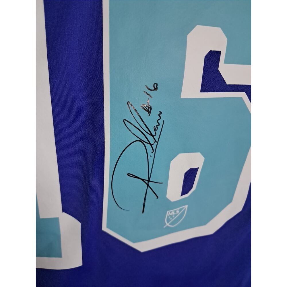 Seattle Sounders Alex Roldan SIGNED Jersey Medium - Picture 6 of 8